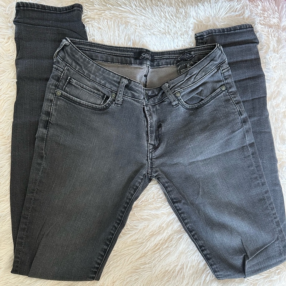 Stitch’s Stylish Gray Jeans for Women 27
